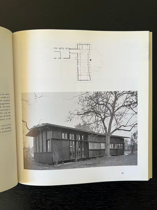 Private Retreats (English and Spanish Edition)