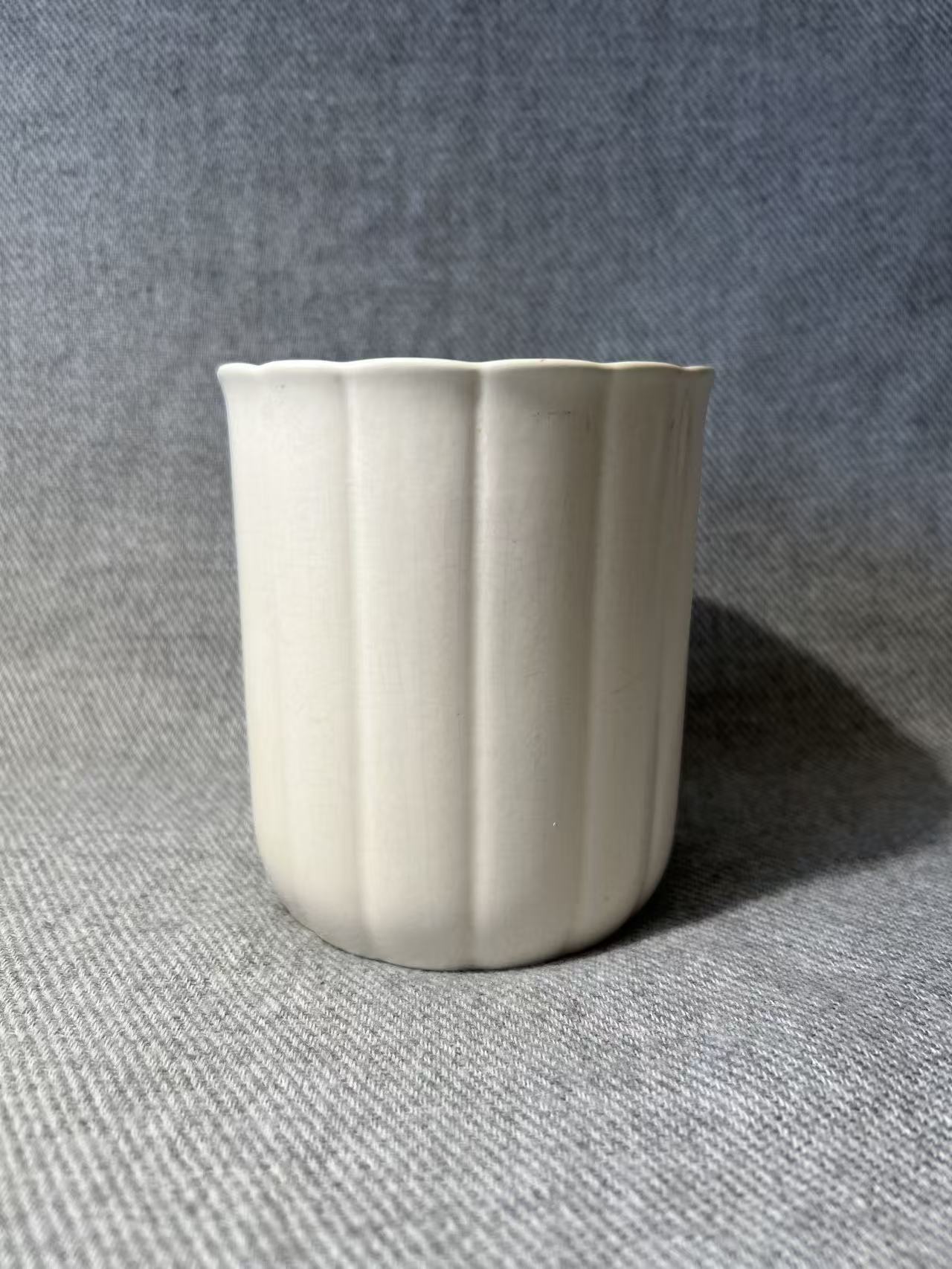 X003 - Keith Murray Wedgwood Cream Glaze Vase - Missing Lid