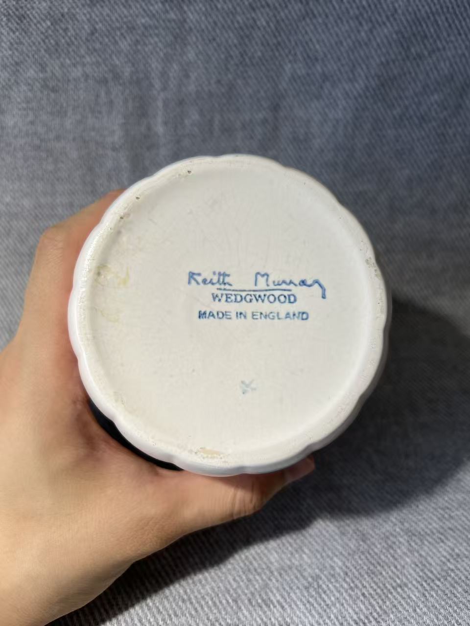 X003 - Keith Murray Wedgwood Cream Glaze Vase - Missing Lid