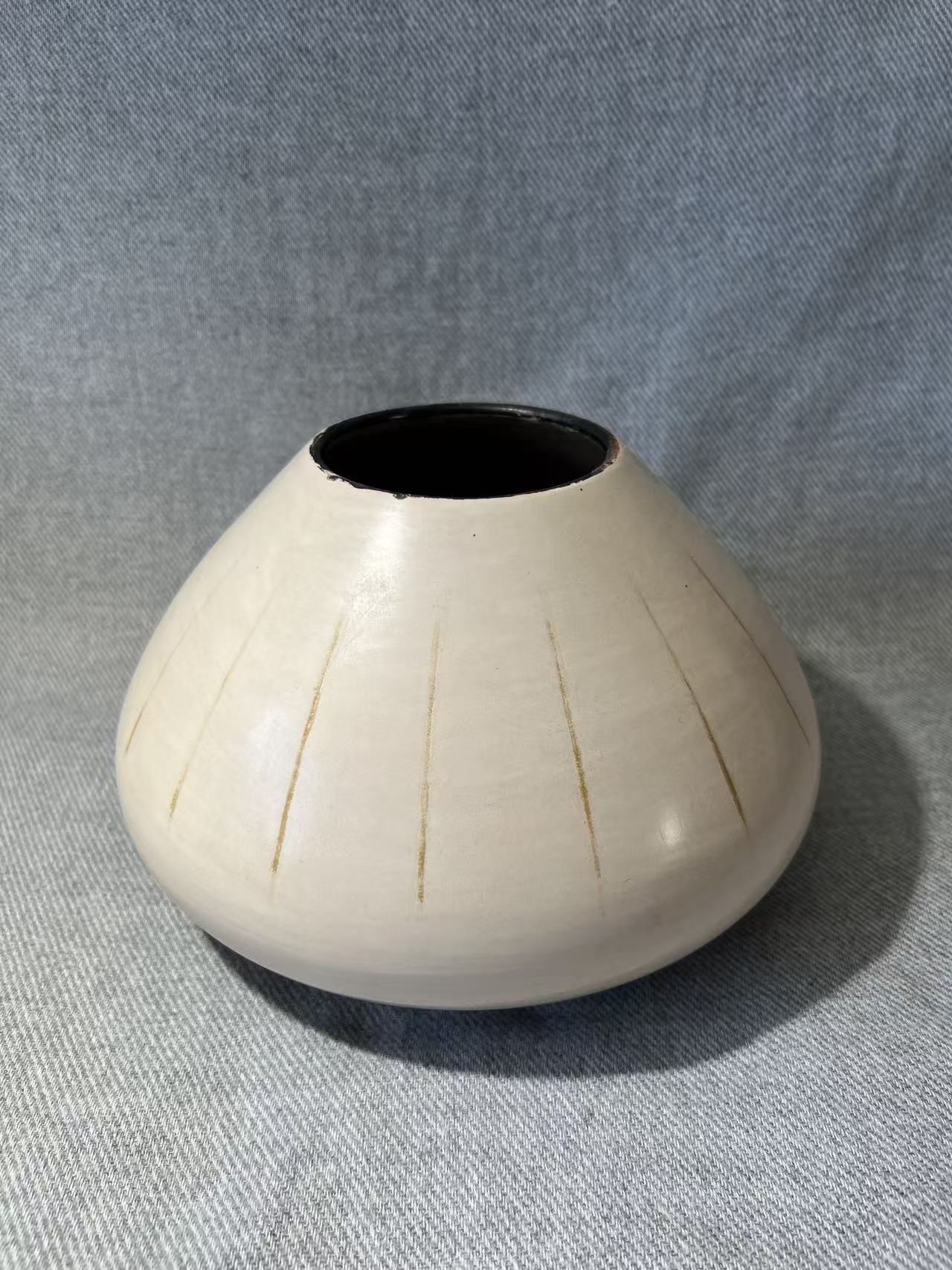 X005 - Chulucanas Signed Handmade Peruvian Mid Century Art Pottery