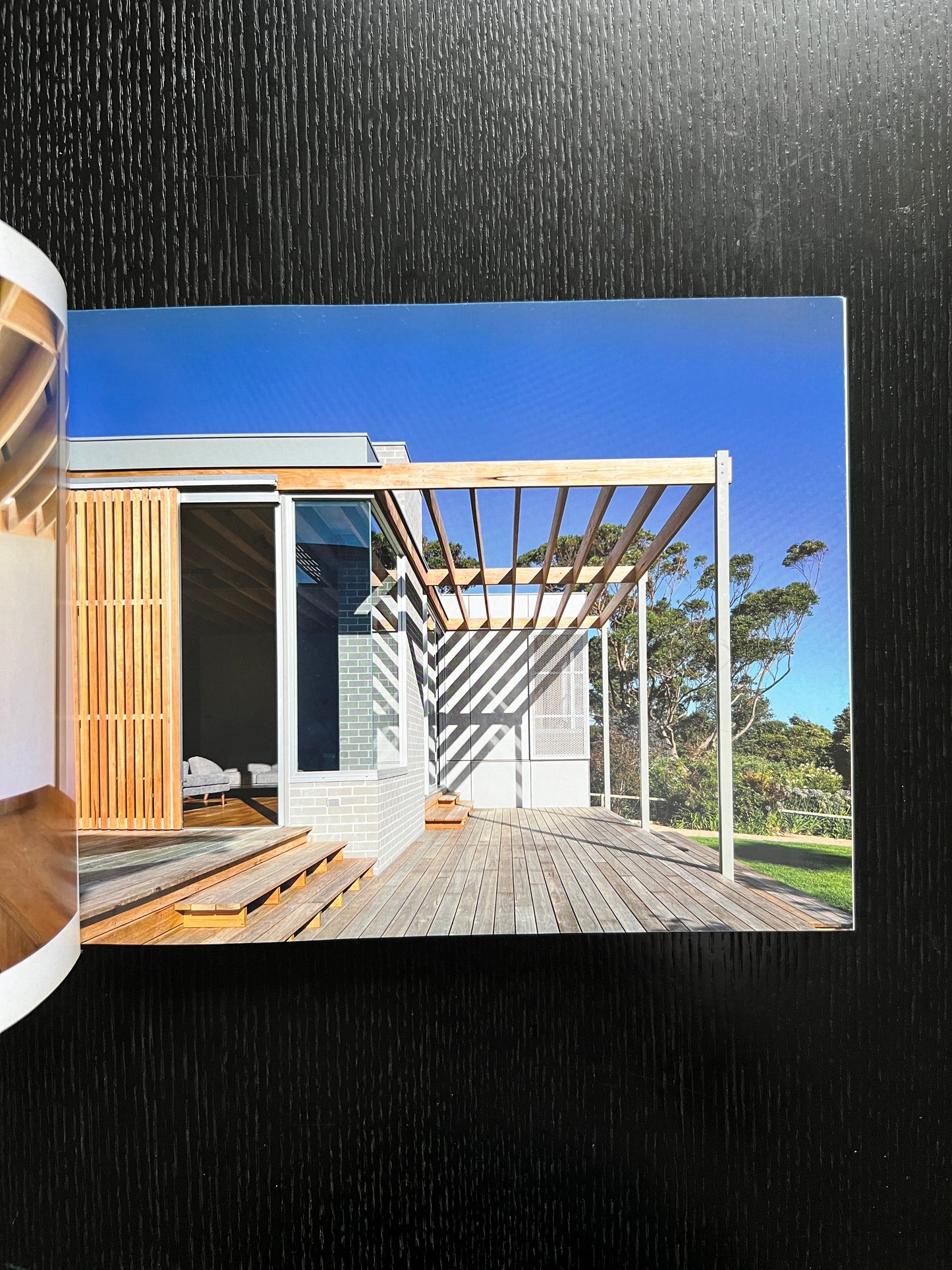 Australia Modern: 15 Houses in Harmony with the Land by Steve Huyton