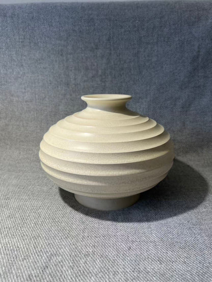 X001 - Keith Murray Wedgwood Moonstone Vase Shape 3988