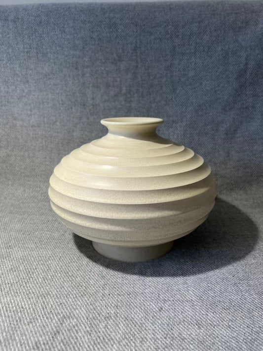 X001 - Keith Murray Wedgwood Moonstone Vase Shape 3988