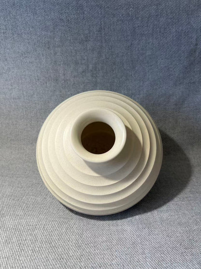 X001 - Keith Murray Wedgwood Moonstone Vase Shape 3988