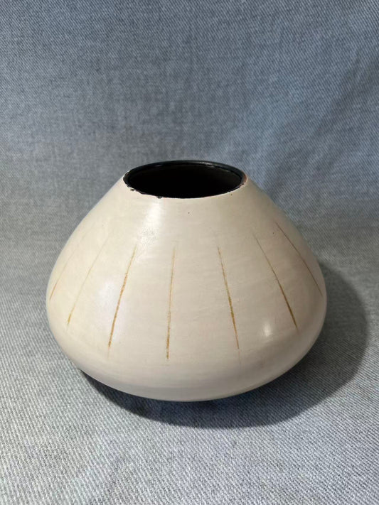 X005 - Chulucanas Signed Handmade Peruvian Mid Century Art Pottery
